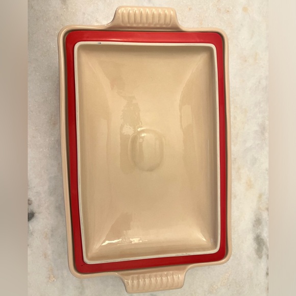 Le Creuset; Heritage Rectangular Casserole, Cerise - Picture 4 of 5